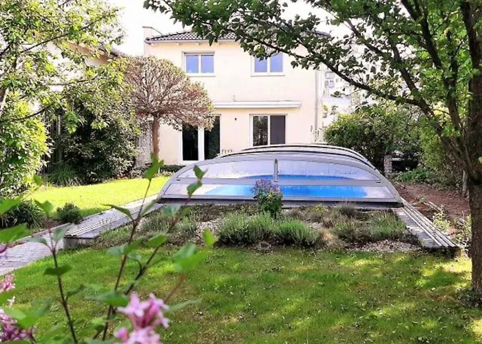 With Pool - Big Garden - Barbecue - Free Parking *