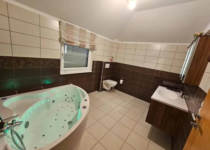 With Pool - Big Garden - Barbecue - Free Parking